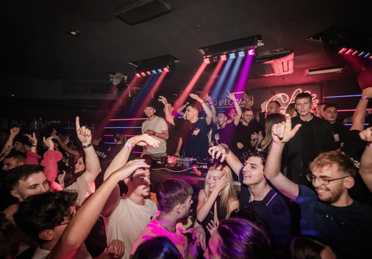 GLOW NIGHT : La Soirée Fluo Événement au Hive Club