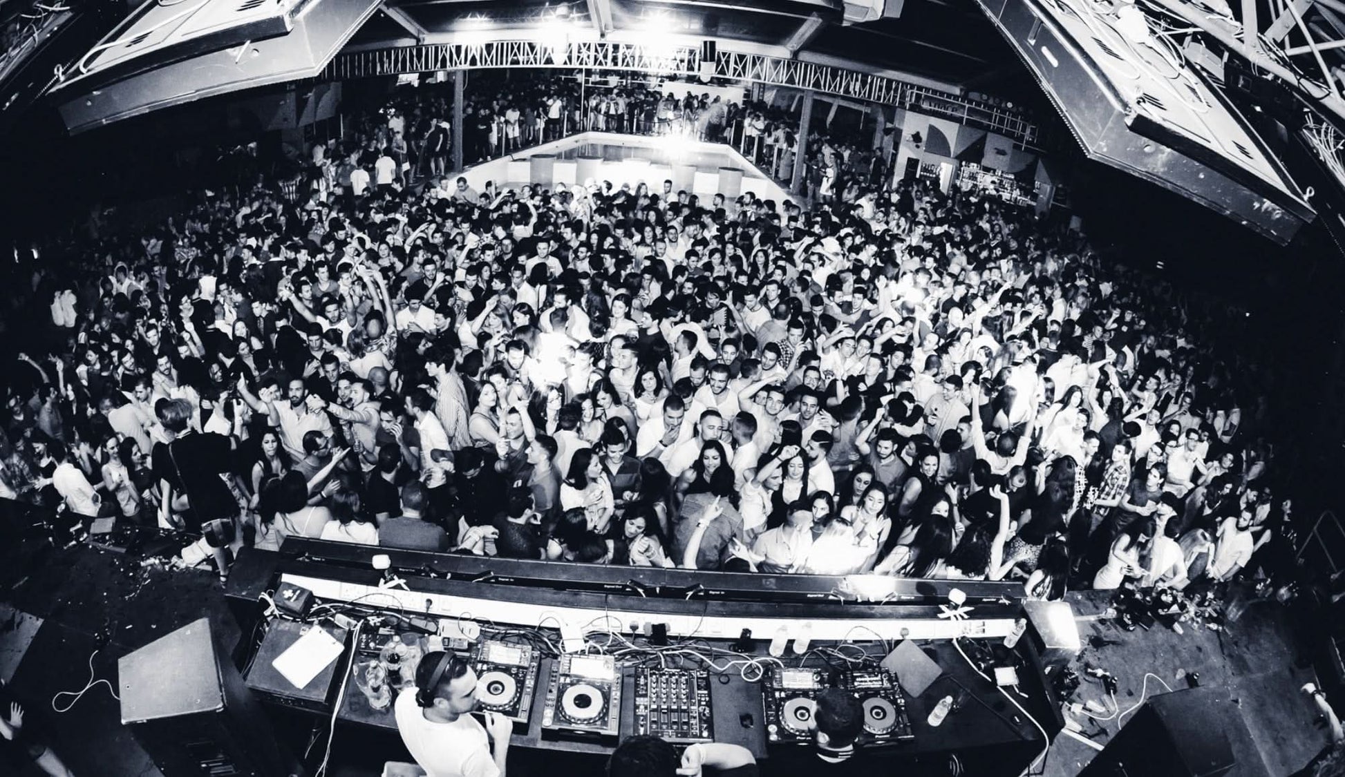 White Party à Malte – Soirée internationale du dimanche | Aria Complex - HOPMALTA